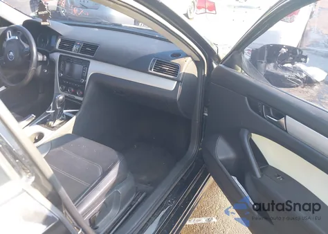 2013 Volkswagen Passat 2.5L Se z USA, uszkodzony, nr VIN 1VWBP7A36DC095056